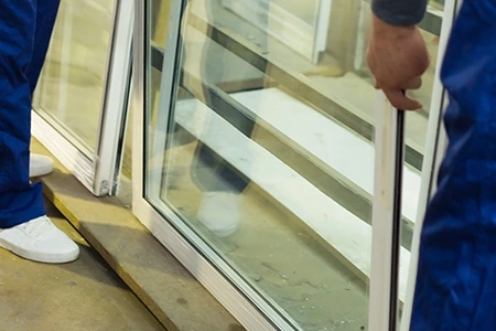 Commercial Glass Repair Technician in Palm Beach Gardens, FL